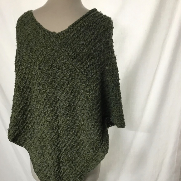Green and Ivory Hand-knit Poncho Brand New Never Worn - Picture 1 of 6